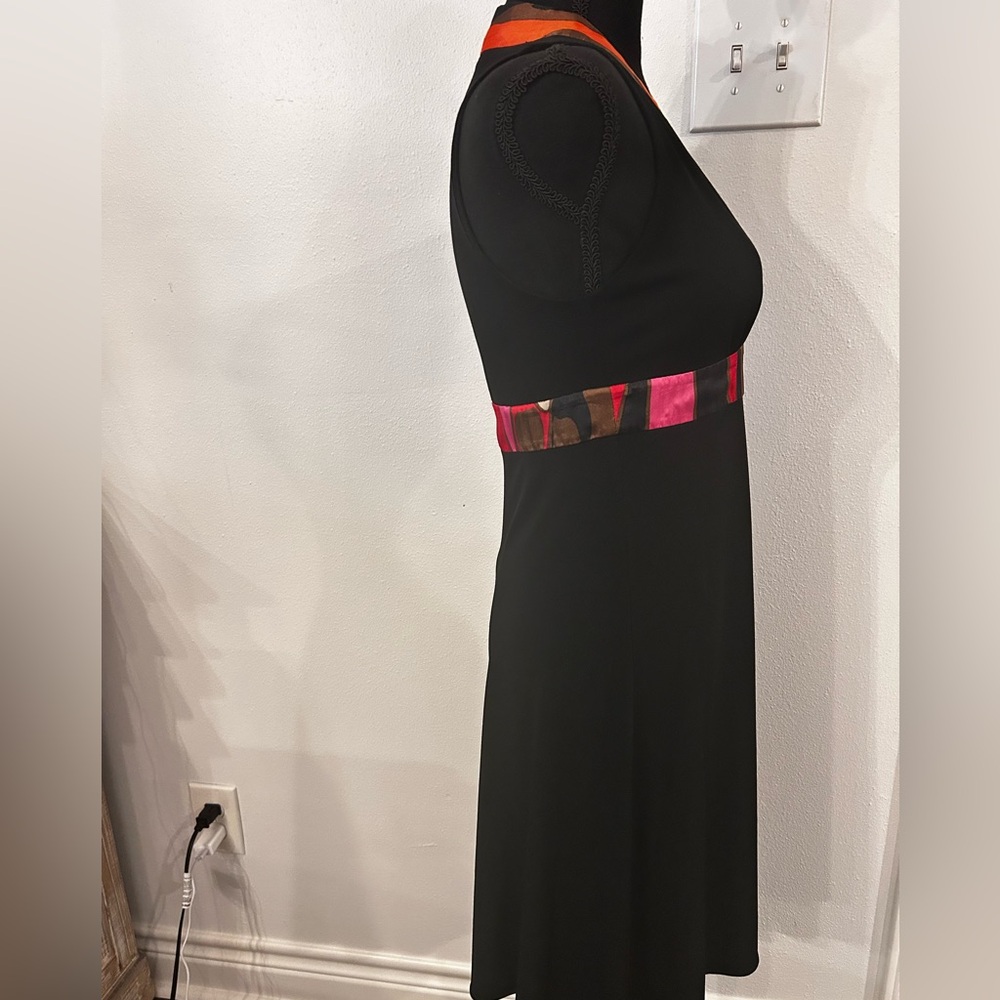 Women's MUSE Black Sleeveless V-neck Dress, Size 4 - Picture 4 of 14